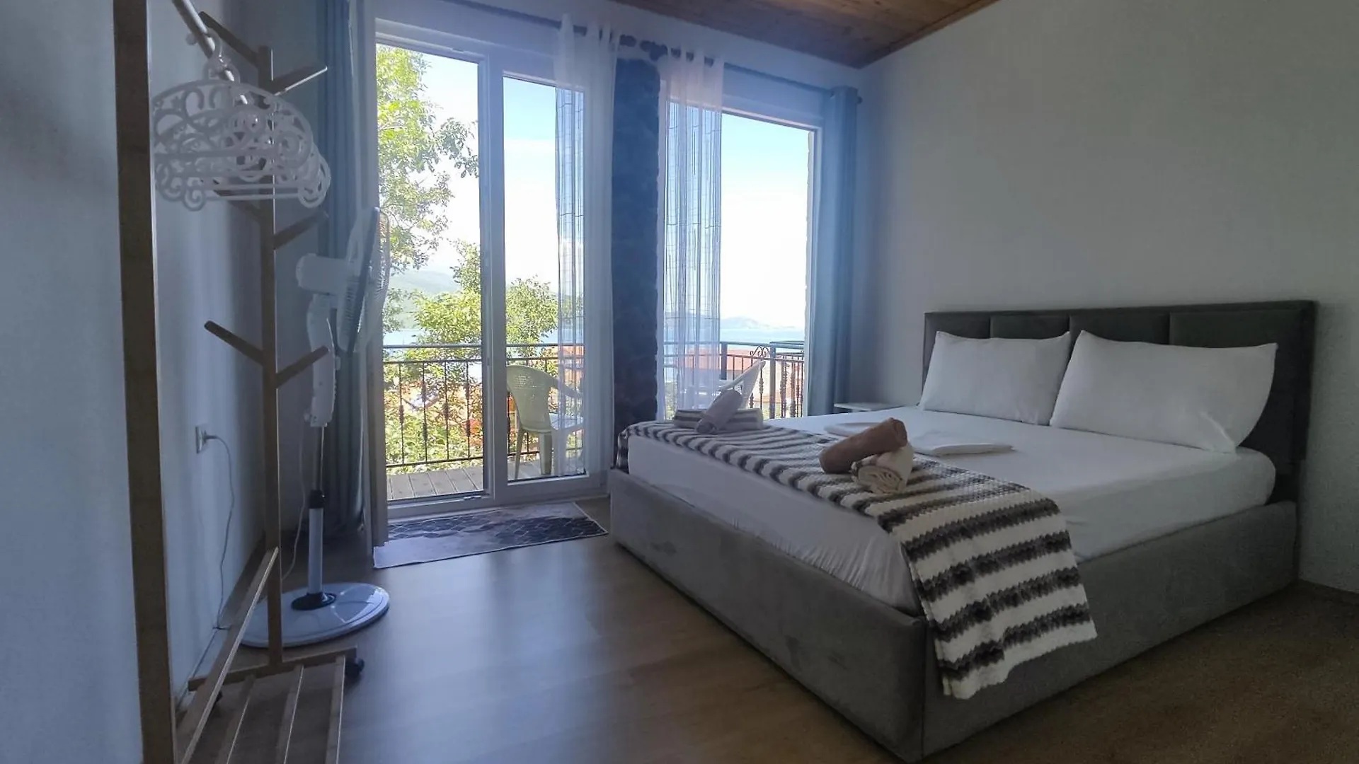 Roleo Guest House Lin Holiday home