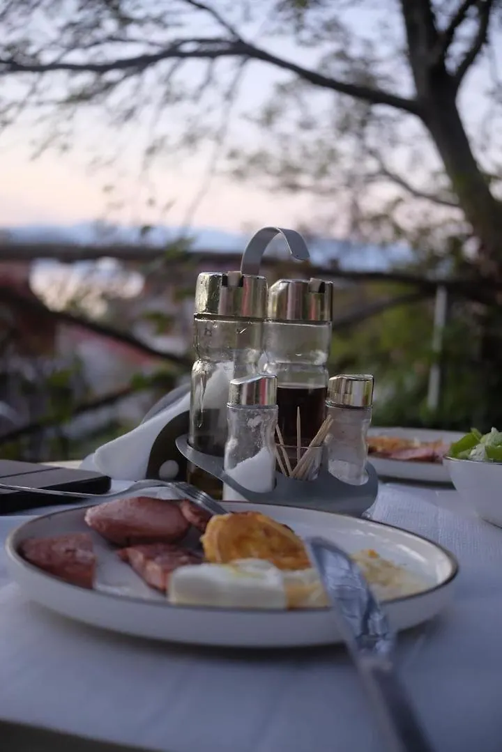 Holiday home Roleo Guest House Lin Albania