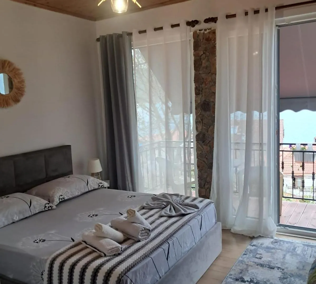 Roleo Guest House Lini 0*,