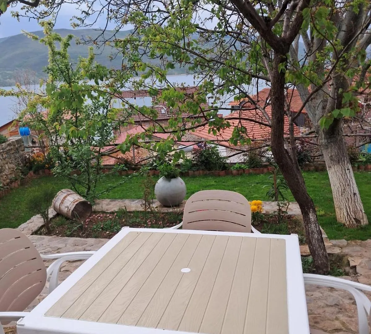 Roleo Guest House Lin 0*,  Albania