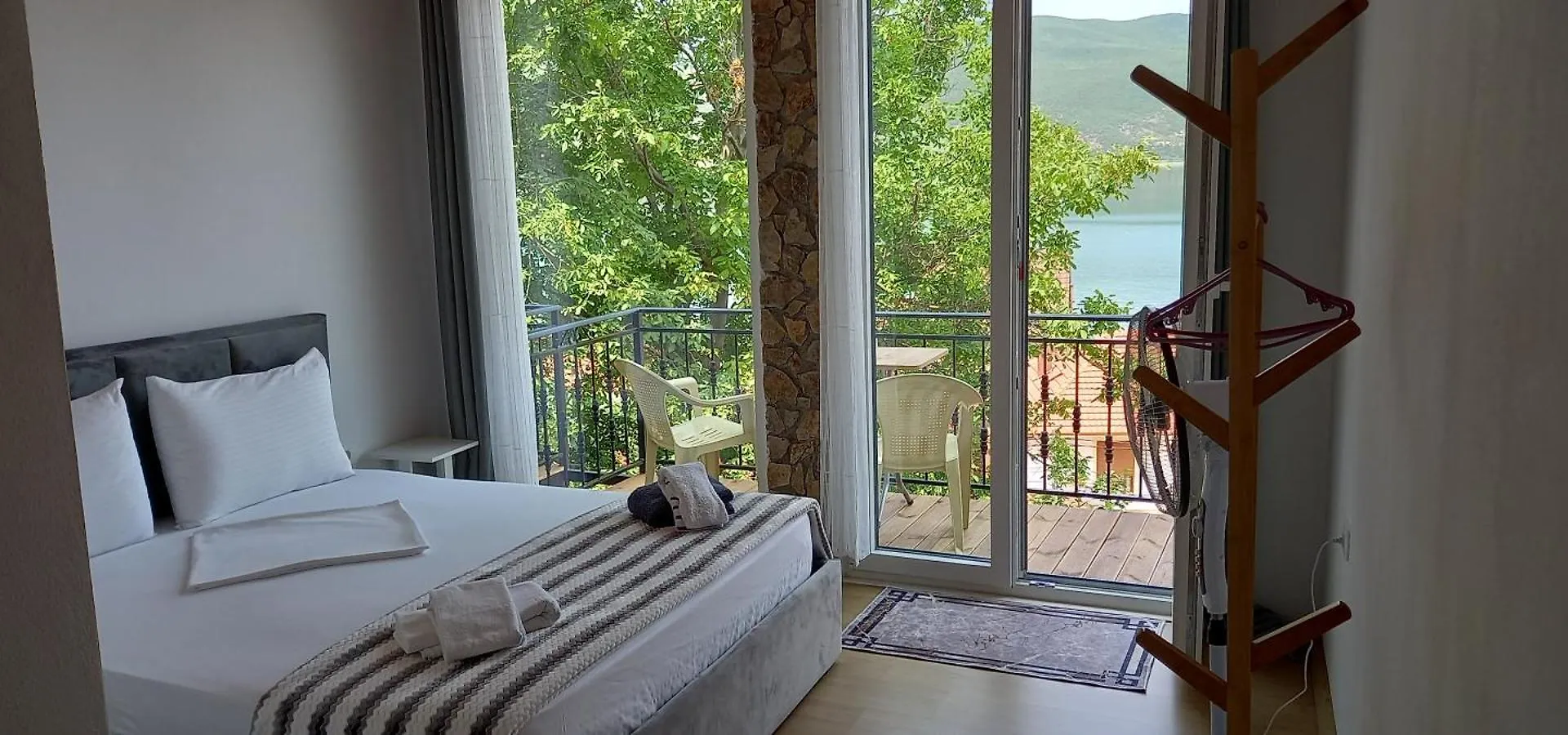 Roleo Guest House Lini Prázdninový dům