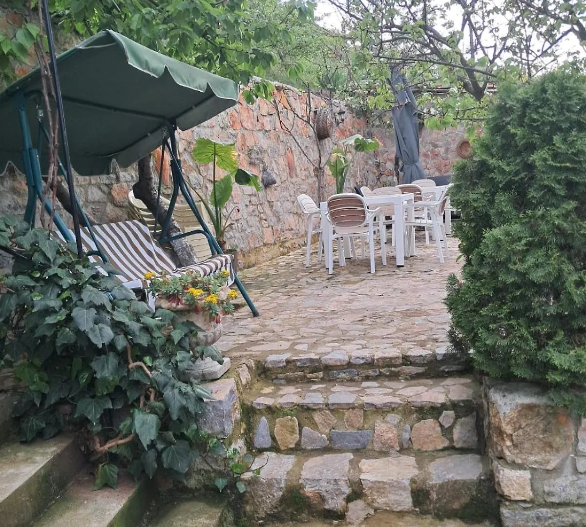 Roleo Guest House Lin Holiday home