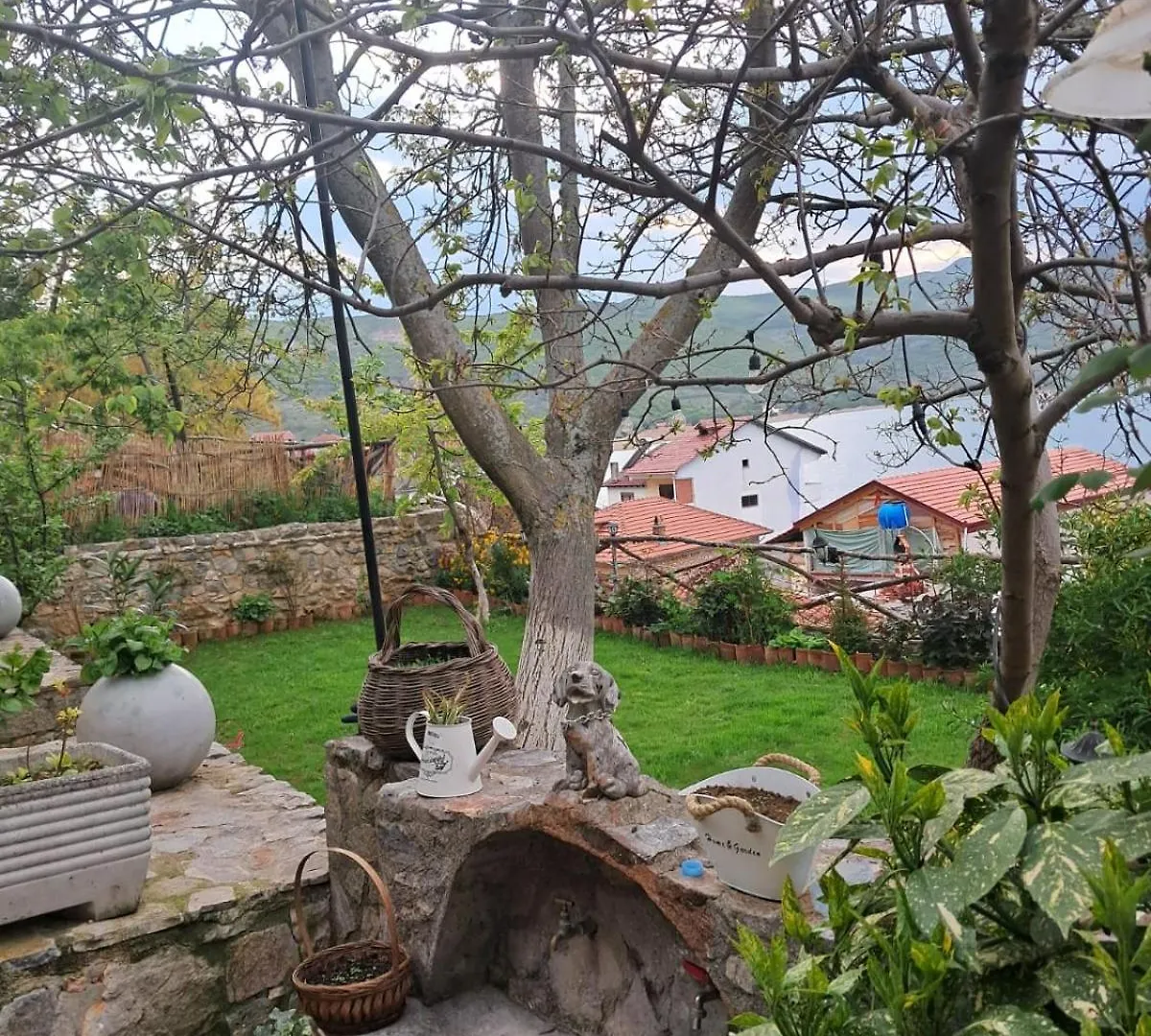Roleo Guest House Lini Prázdninový dům